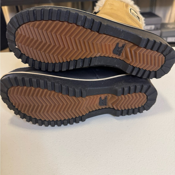 Sorel Women’s Tivoli II Snow Boots SZ 8 Waterproof - Picture 4 of 6